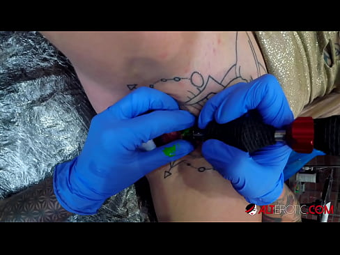 ❤️ An hottie thar a bheith tattooed Sully Savage fuair tattoo ar a clitoris ️❌ Físeán fucking ag porn % ga.hentaivost.ru% ❌❤